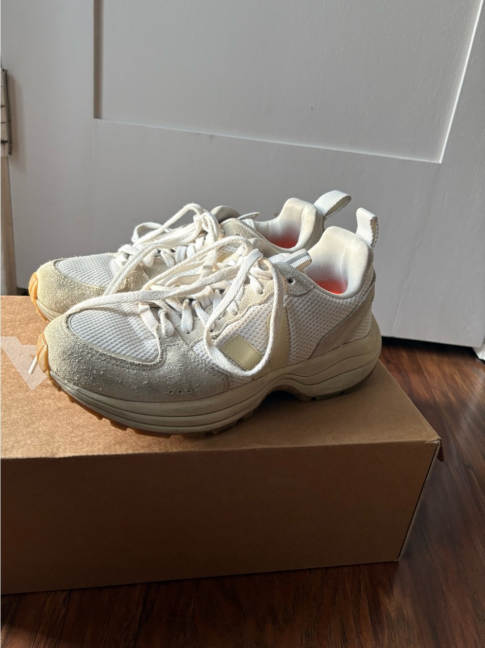 Women's Veja Venturi Sneakers 7.5